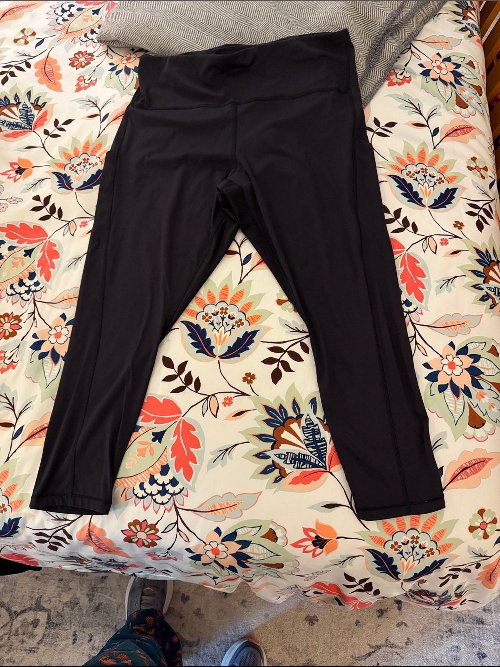 Athleta Plus Size Leggings and Joggers lot of 6. Sizes 18-20-2X